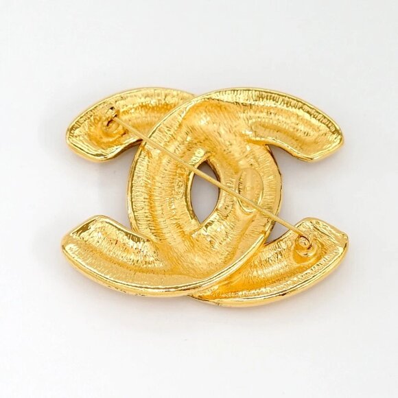 CHANEL CC Logo Quilted Matelasse Brooch Gold Tone Pin Auth #30192 - Picture 2 of 4